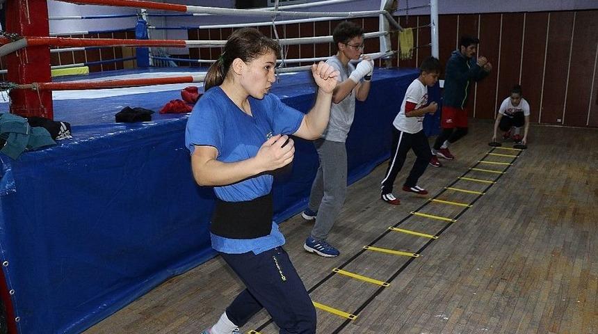 Milli Sporcular, D&uuml;nya Şampiyonası&rsquo;na Hazırlanıyor