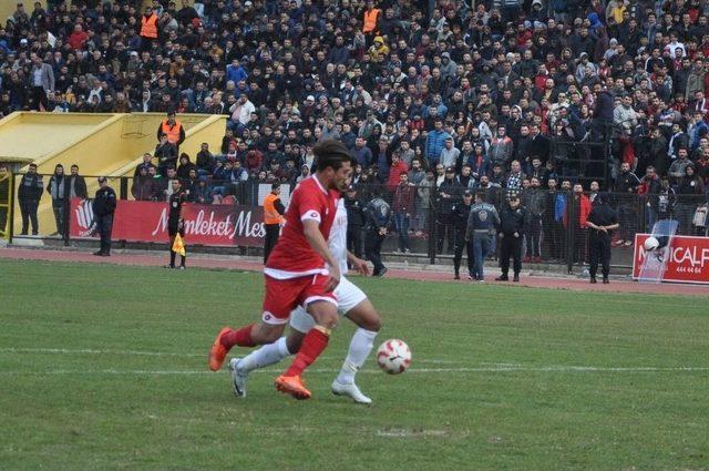 Tff 3. Lig 3. Grup Utaş Uşakspor: 1 - Ankara Adliyespor: 1