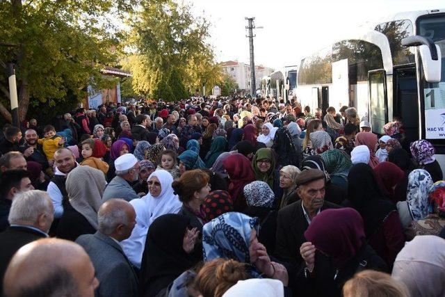 Başkan Yılmaz, Umre Yolcularını Uğurladı