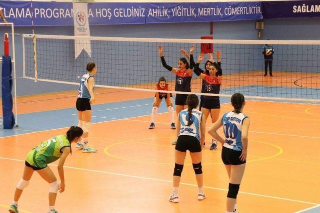 Kayseri Atletik Spor, Seyhan Belediyesi’ne Set Vermeden Yendi