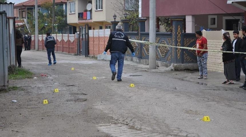 İki Grup Arasında &Ccedil;ıkan Silahlı Kavgada Kan Aktı: 1&rsquo;i Ağır, 6 Yaralı