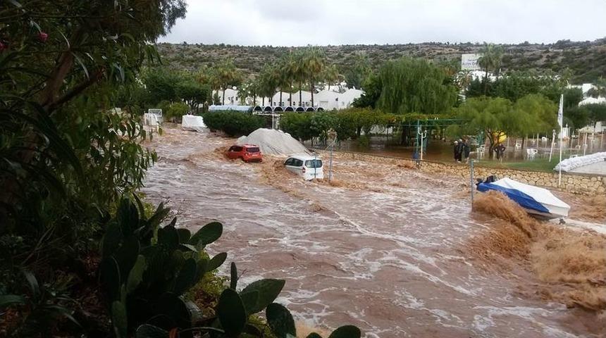 Silifke&rsquo;de Yağışlar Taşkına Neden Oldu