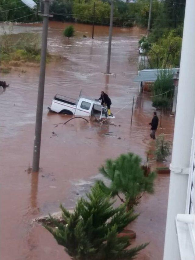 Silifke’de Yağışlar Taşkına Neden Oldu