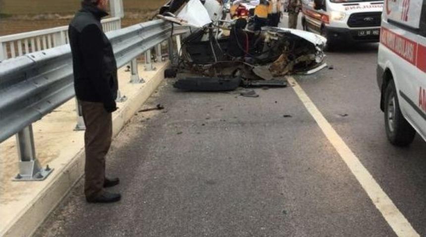 Gediz&rsquo;de Trafik Kazası: 1 &Ouml;l&uuml; 3 Yaralı