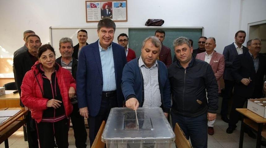 Antalya&rsquo;da 3. Etap Raylı Sistem Referandumuna Katılanların Y&uuml;zde 97.63&rsquo;&uuml; Evet &Ccedil;ıktı.