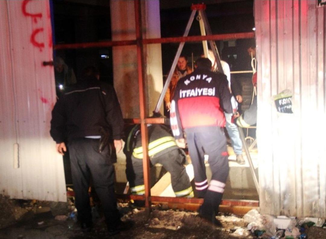 18 Metrelik &Ccedil;ukura D&uuml;şen İş&ccedil;i Kurtarıldı