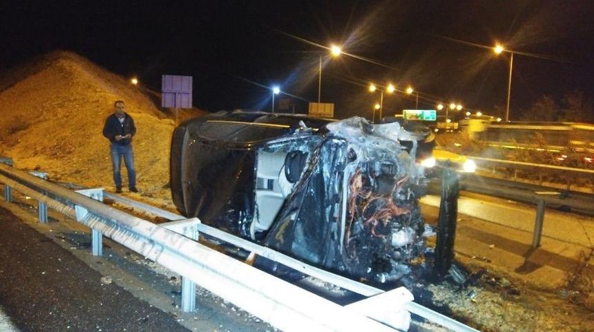 Yoldan &Ccedil;ıkan Otomobil S&uuml;r&uuml;klendikten Sonra Alev Aldı