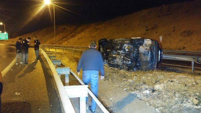 Yoldan &Ccedil;ıkan Otomobil S&uuml;r&uuml;klendikten Sonra Alev Aldı 1