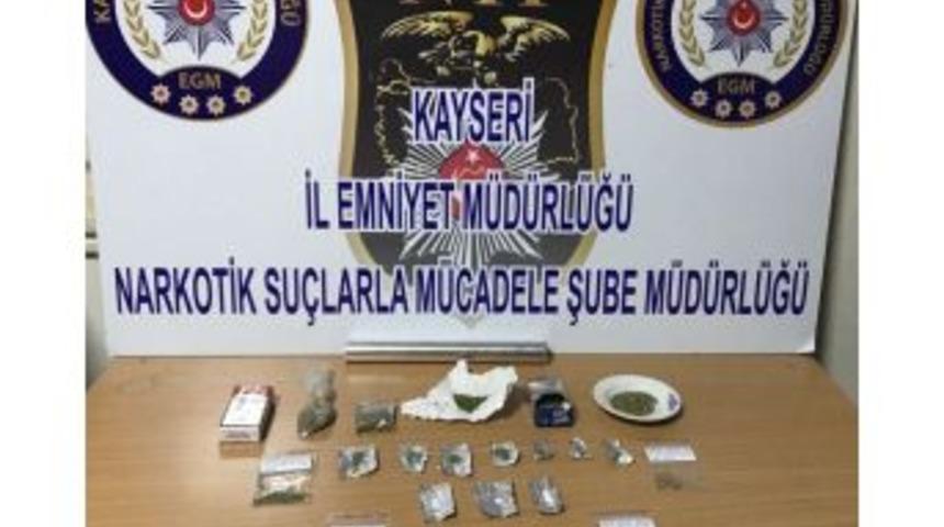 Narkotik Polisi Uyuşturucu Tacirlerine G&ouml;z A&ccedil;tırmıyor