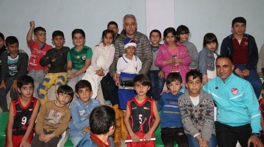 Vali Toprak, Minik Sporcuların Antrenmanlarını İzledi