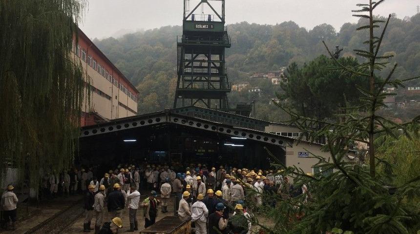 Zonguldak&rsquo;ta İş&ccedil;iler Kendilerini Madene Kilitledi