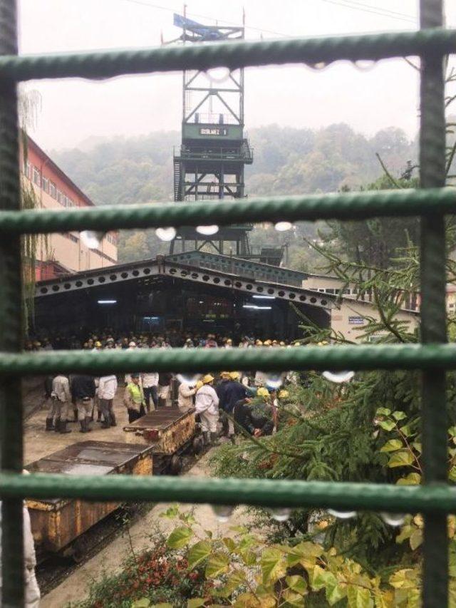 Zonguldak’ta İşçiler Kendilerini Madene Kilitledi