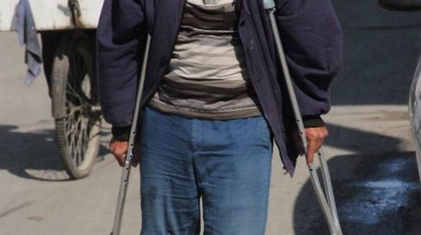 Engellinin Protez Bacağını &Ccedil;aldılar