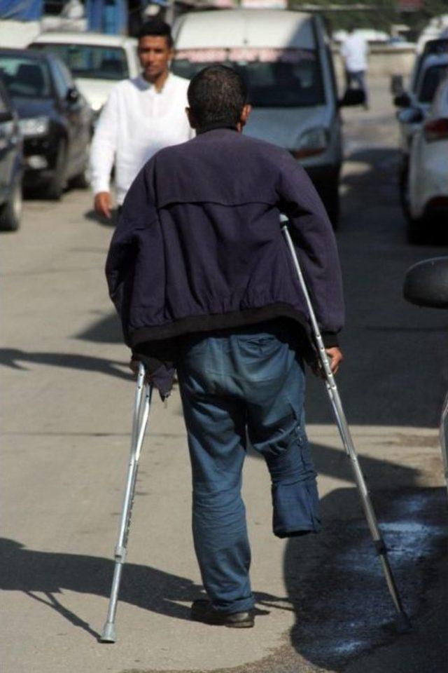 Engellinin Protez Bacağını Çaldılar 3