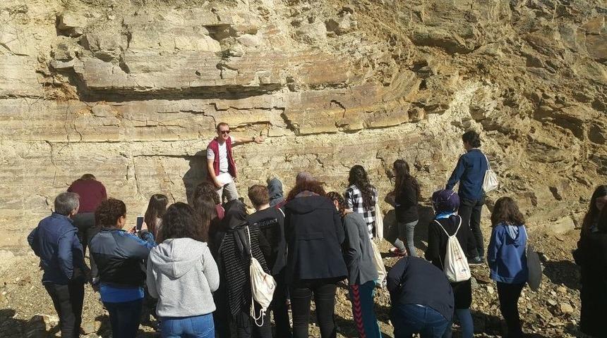 &Ouml;ğrenciler Ladik Depreminin İzlerini Araştırıyor