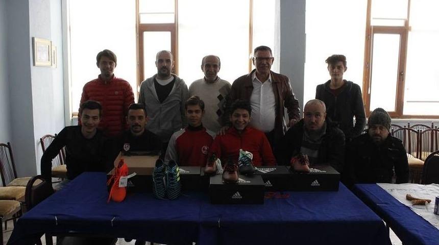 Başkan Duymuş, Futbolcular Ve Takım Y&ouml;neticileriyle Bir Araya Geldi