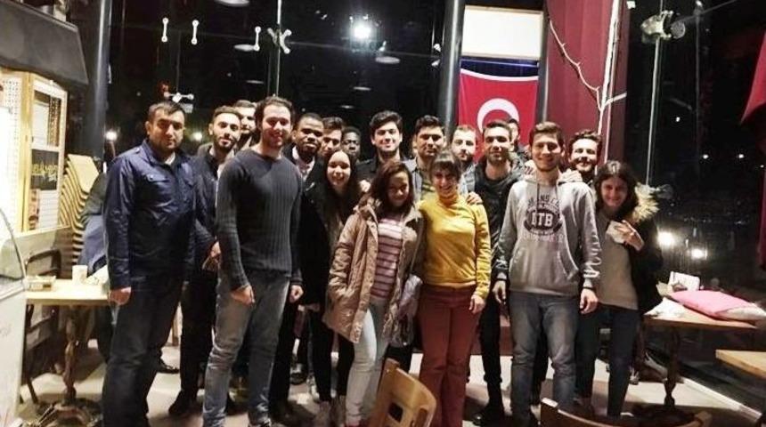 Faslı Gen&ccedil;ten Speking Cafe&rsquo;de Tek Kişilik Oyun