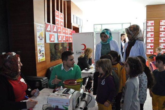 Darüşşifa Koleji Velileri Ve Öğretmenlerinden, Türk Kızılayı’na Kan Bağışı