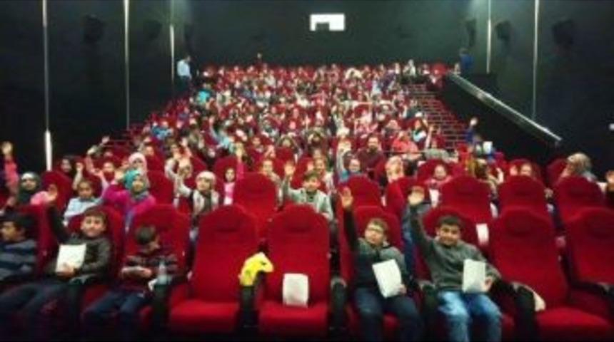 Altıntaş&rsquo;ta &Ouml;ğrencilere Sinema Etkinliği