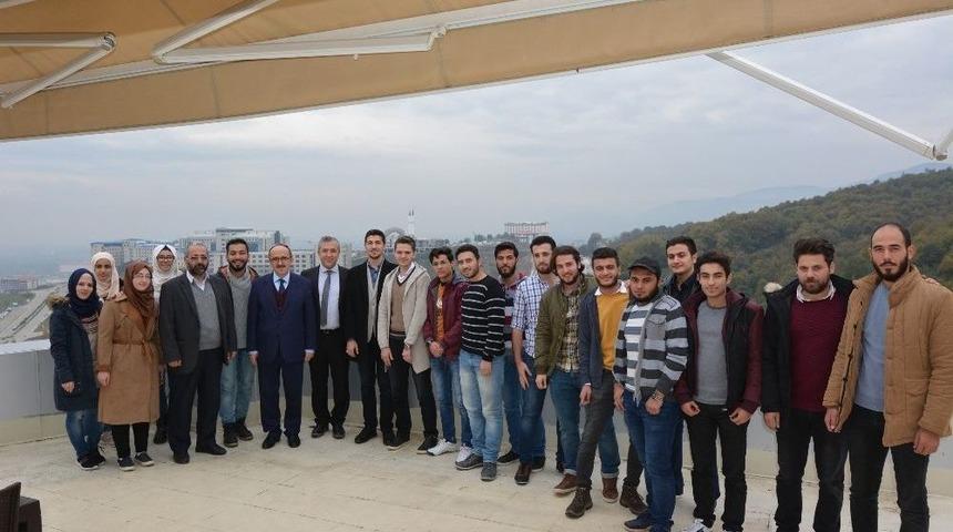 Suriyeli &Ouml;ğrenciler Rekt&ouml;r Yardımcısı İle Bir Araya Geldi