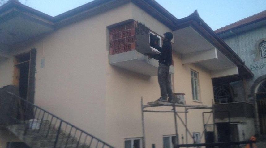 K&ouml;rfez Belediyesi&rsquo;nden K&ouml;ylerdeki Kamu Binalarına Tadilat Desteği