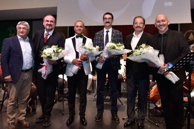 &Uuml;nl&uuml; Tenor Aysev&rsquo;den Uysal&rsquo;a &Ouml;vg&uuml; 2