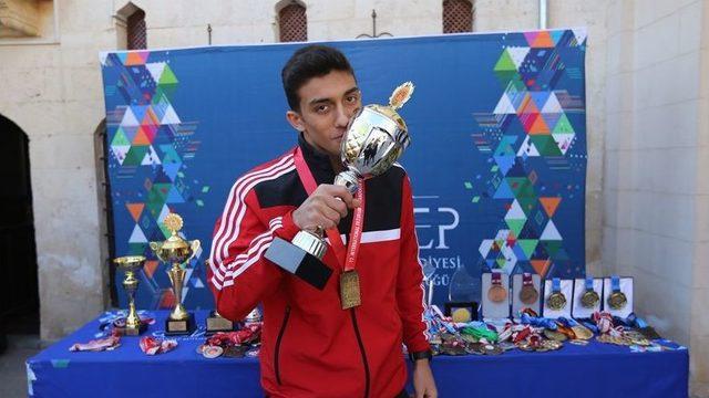 Eren Akkurt, Dünya Karete Şampiyonasında Dünya Üçüncüsü Oldu