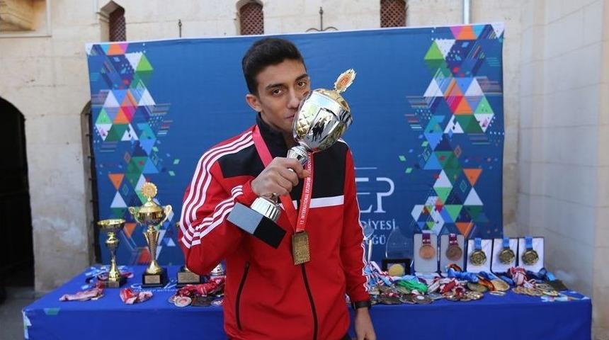 Eren Akkurt, D&uuml;nya Karete Şampiyonasında D&uuml;nya &Uuml;&ccedil;&uuml;nc&uuml;s&uuml; Oldu
