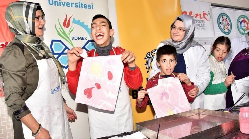 Komek Ve Tıp Fak&uuml;ltesi &Ouml;ğrencileri &Ouml;zel Gen&ccedil;leri Mutlu Etti