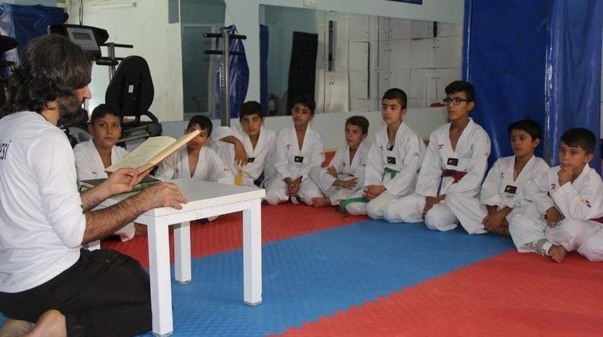 Gen&ccedil;ler Hem Spor Yapıyor Hem De Kuran-ı Kerim &Ouml;ğreniyor