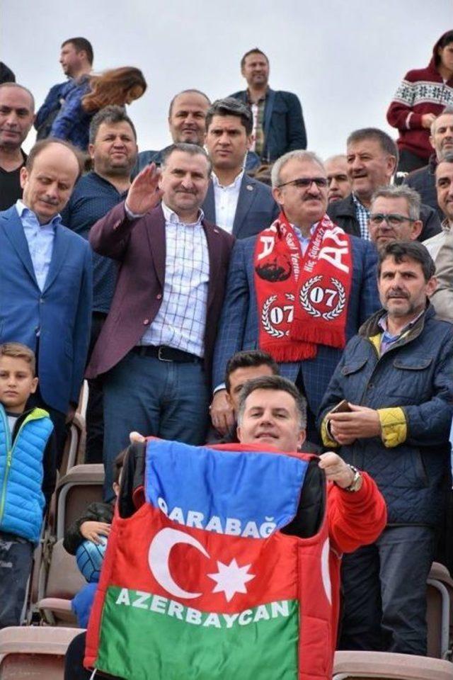 Döşemealtı Kadın Futbol Takımı Türkiye İkincisi Oldu