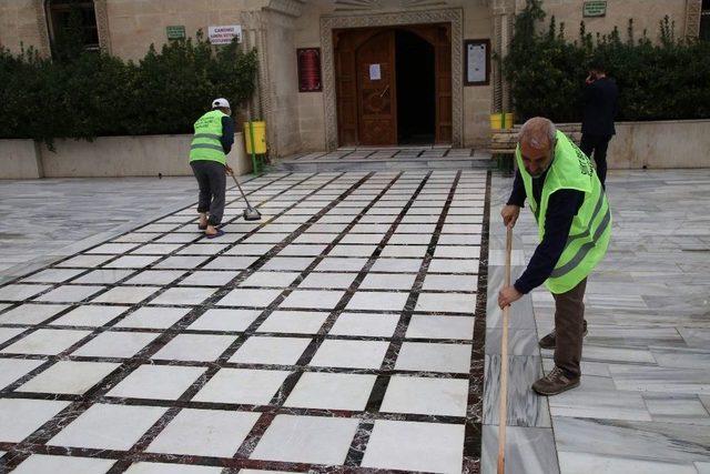 Siirt Belediyesinden Cami Temizleme Seferberliği