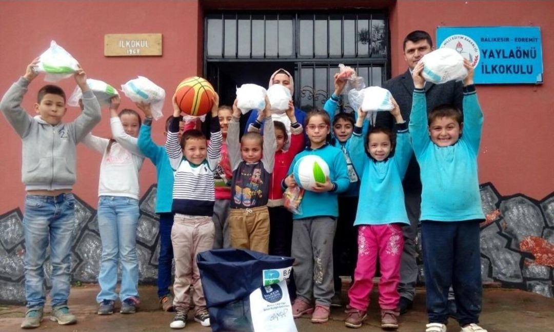 Balıkesir&rsquo;de 712 Okula, 25 Bin Top Desteği