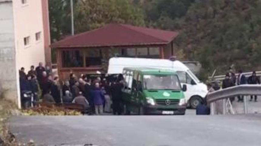 Fatih&rsquo;te Babasının &Ouml;ld&uuml;rd&uuml;ğ&uuml; &Ccedil;ocuk Son Yolculuğuna Uğurlandı