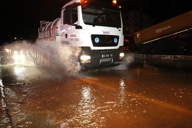 Büyükşehir Belediyesi Ekipleri Silifke’deki Sele Anında Müdahale Etti