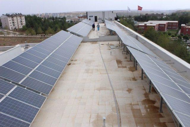 Fak&uuml;lte Binası Elektrik İhtiyacını G&uuml;neş Panelleriyle Sağlıyor 1