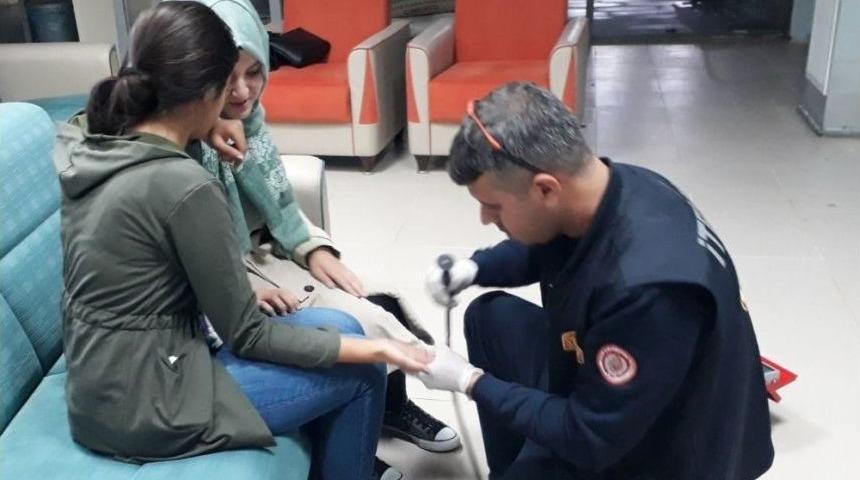 Parmağında Sıkışan Y&uuml;z&uuml;ğ&uuml; İtfaiye &Ccedil;ıkardı