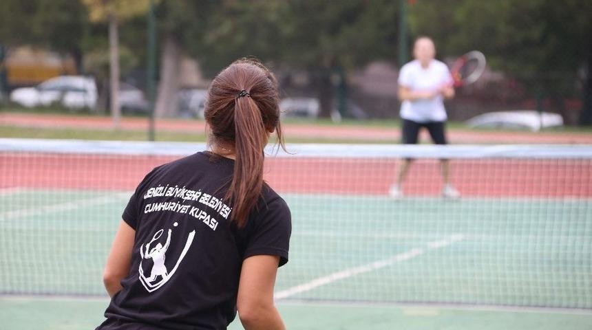 B&uuml;y&uuml;kşehir&rsquo;den Tenis Turnuvası
