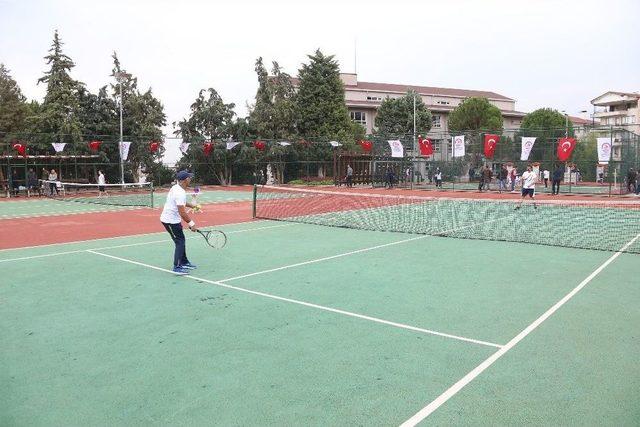 Büyükşehir’den Tenis Turnuvası