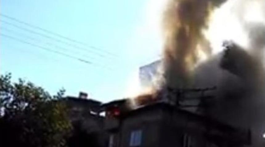 Metrelerce Y&uuml;kseğe &Ccedil;ıkan Duman Ve Alev Korkuttu