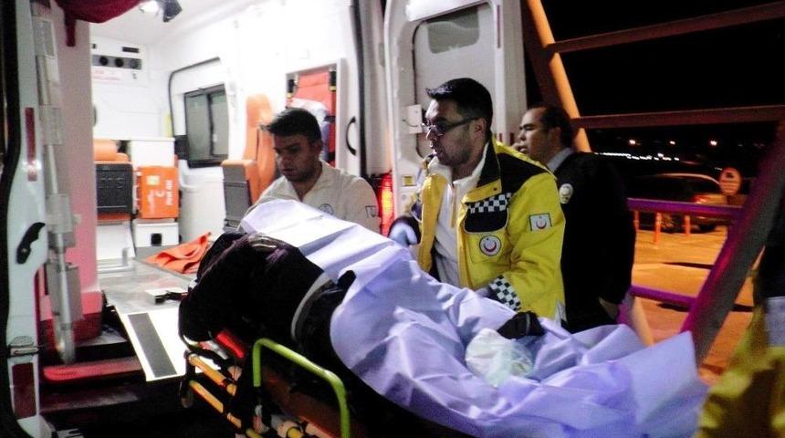 Yolda Bozulan Aracı İterken Tır Çarptı