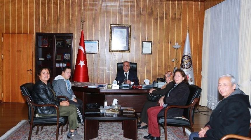 Atat&uuml;rk &Uuml;niversitesi Engelleri Aşıyor