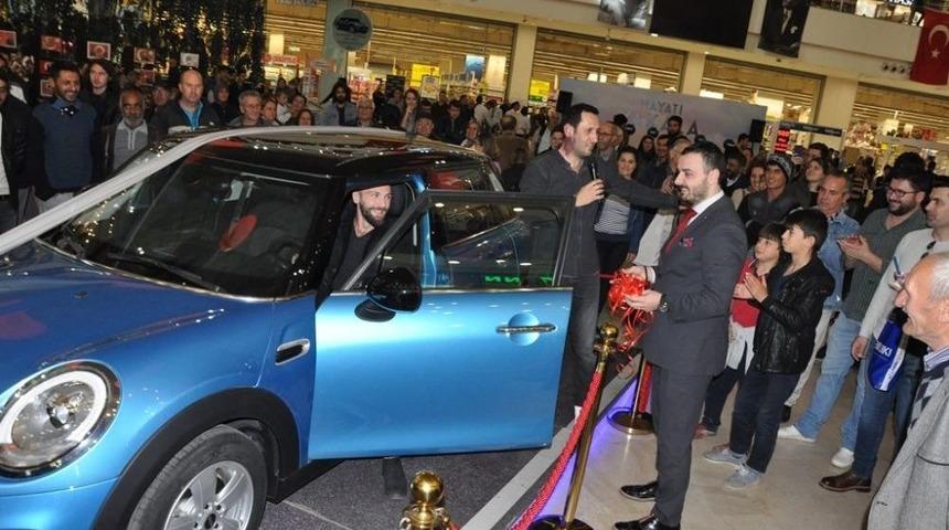 &Ccedil;ekiliş İle L&uuml;ks Araba Kazandı