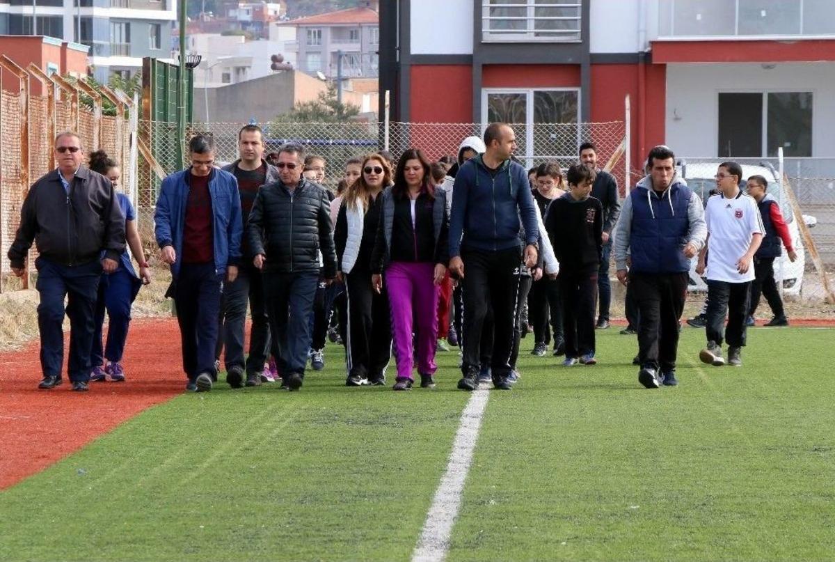 1. Edremit Cumhuriyet Ve Atat&uuml;rk Koşusu D&uuml;zenlendi