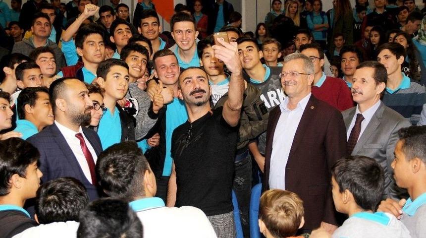 Tiyatro Ve Sinema Sanat&ccedil;ısı Metin Yıldız, Mtosb &Ouml;ğrencileriyle Buluştu