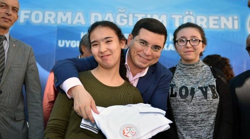 Kepez &Ouml;zel Eğitim Uygulama Okulu &Ouml;ğrencilerine Forma