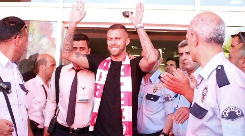 Antalyaspor&rsquo;da Menez B&uuml;y&uuml;k Hayal Kırıklığı