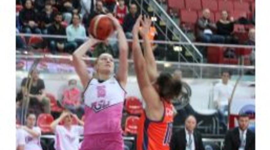 Ag&uuml; Spor&rsquo;da Nicole Page Attığı 21 Sayı İle Dikkat &Ccedil;ekti