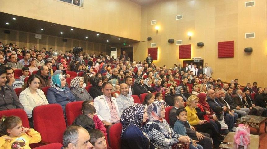 &Uuml;nl&uuml; Sanat&ccedil;ılar Kilislileri Coşturdu