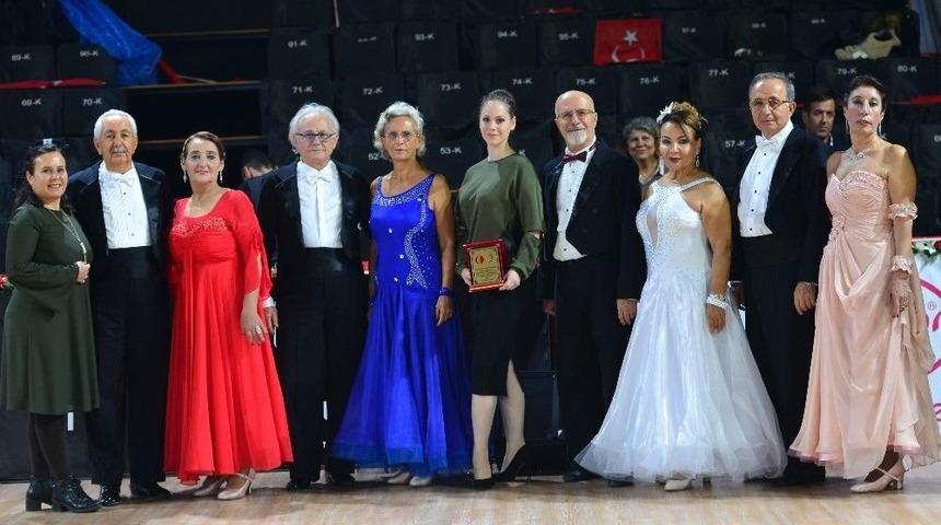 Efsane Dans Grubu Cumhuriyet Kupası&rsquo;nda Piste &Ccedil;ıktı